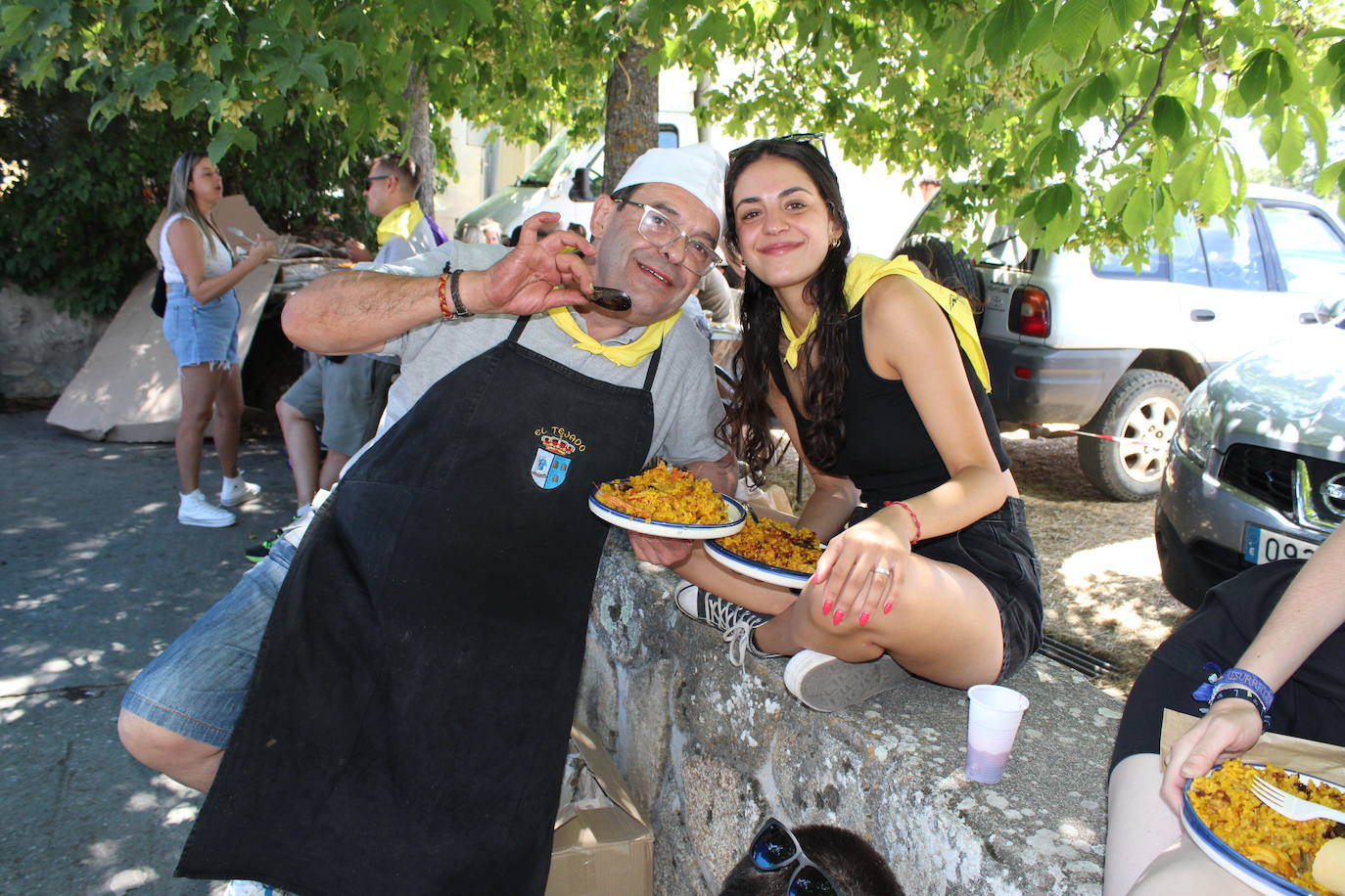 Quinientos vecinos disfrutan de su paella en El Tejado