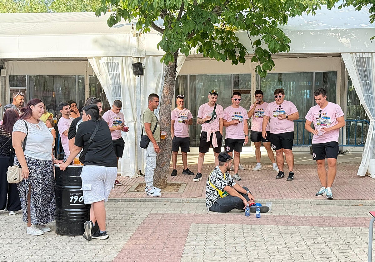 Imagen principal - Santa Marta de Tormes calienta motores para las fiestas con animación musical