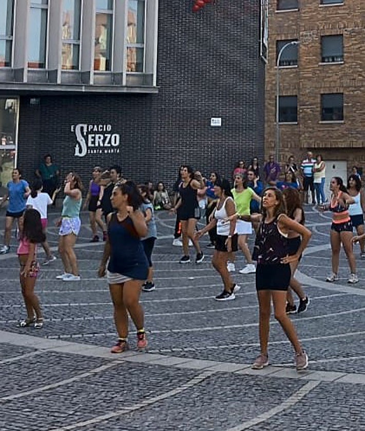 Imagen secundaria 2 - Santa Marta de Tormes calienta motores para las fiestas con animación musical