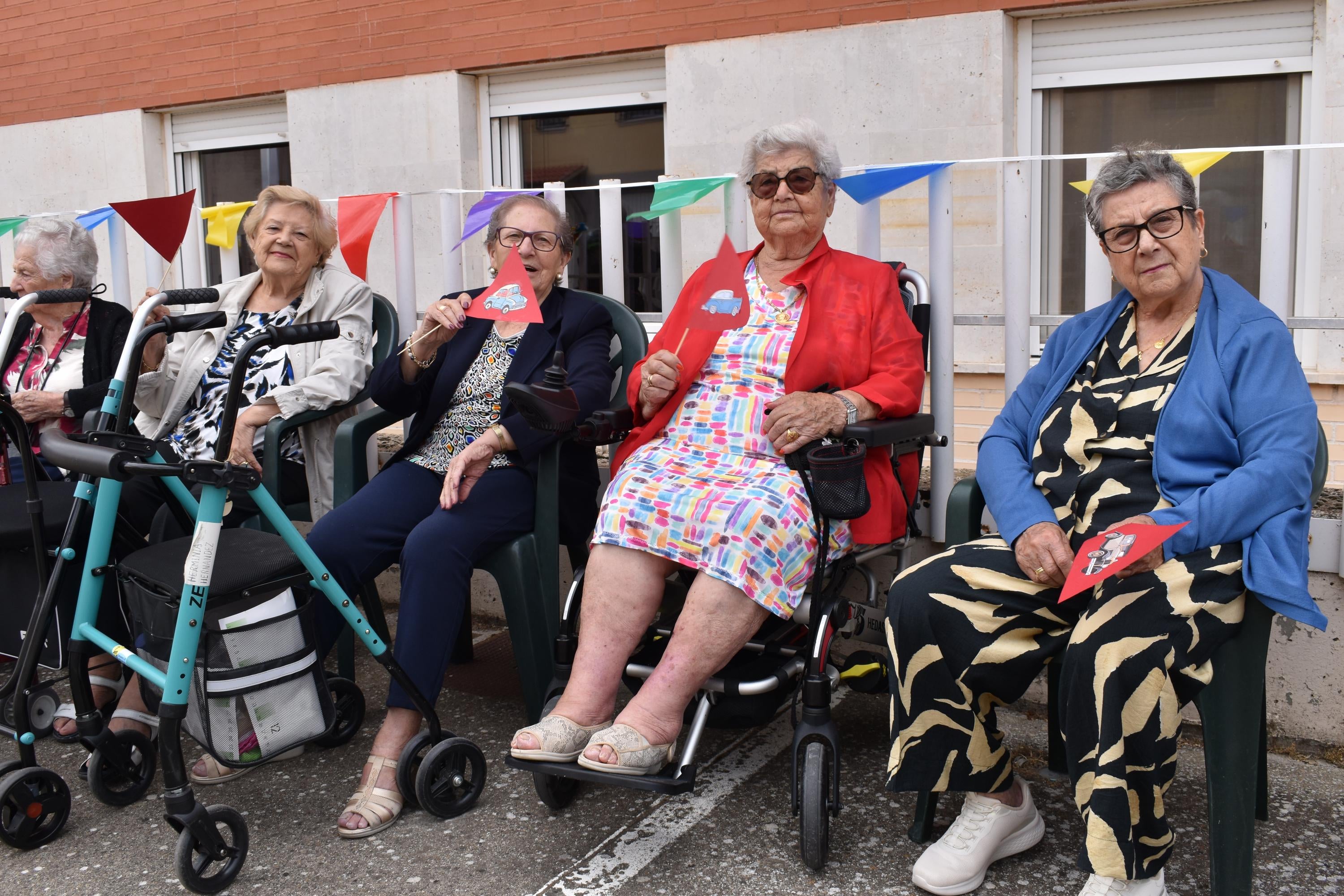 Viaje al pasado sobre ruedas para hacer disfrutar a los mayores de Alba de Tormes