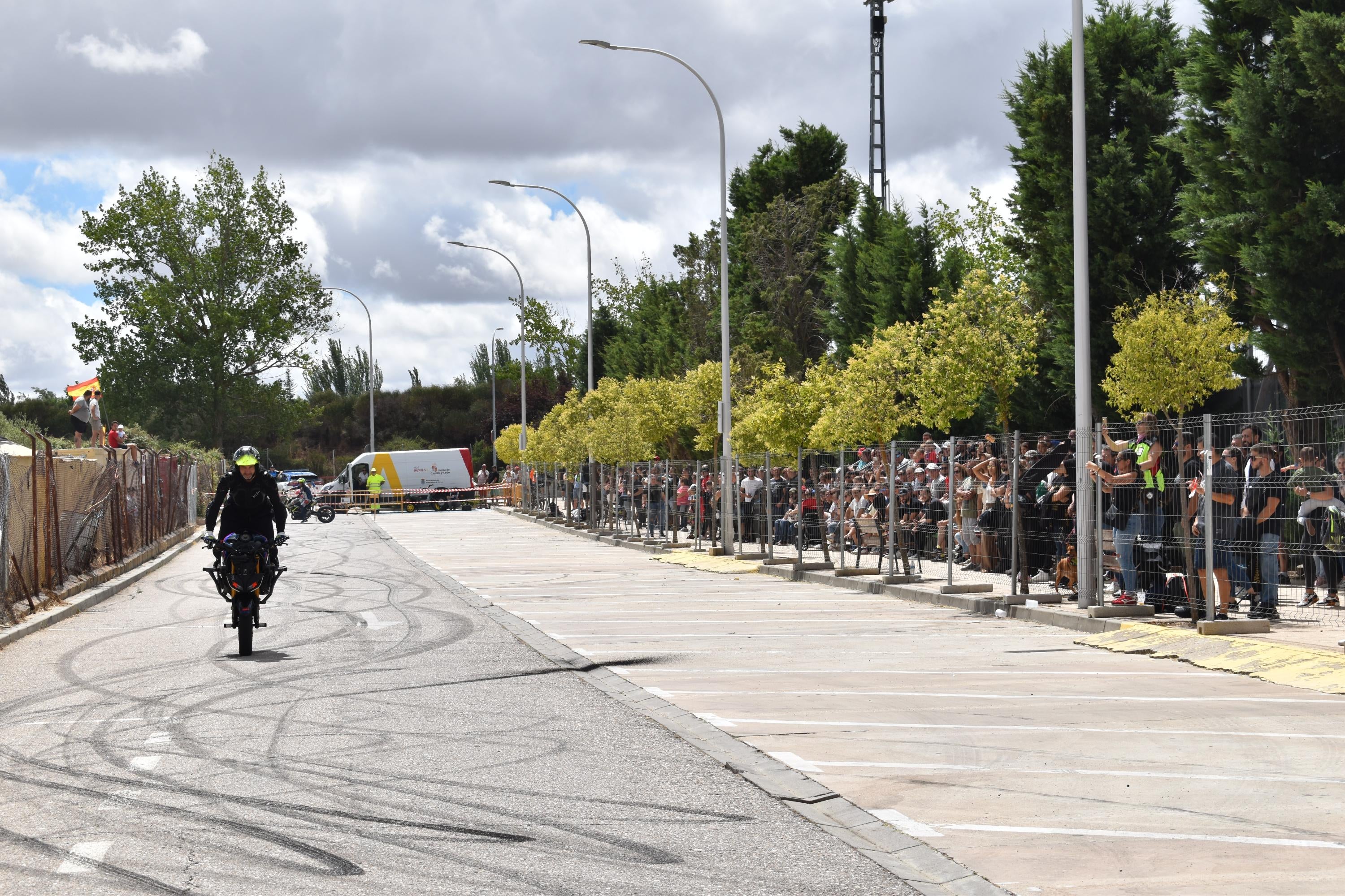 La pasión por las motos toma las calles de Santa Marta de Tormes