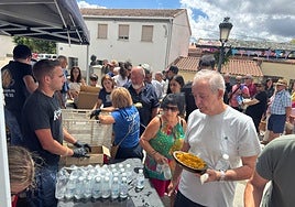 Reparto de las raciones en Escurial de la Sierra