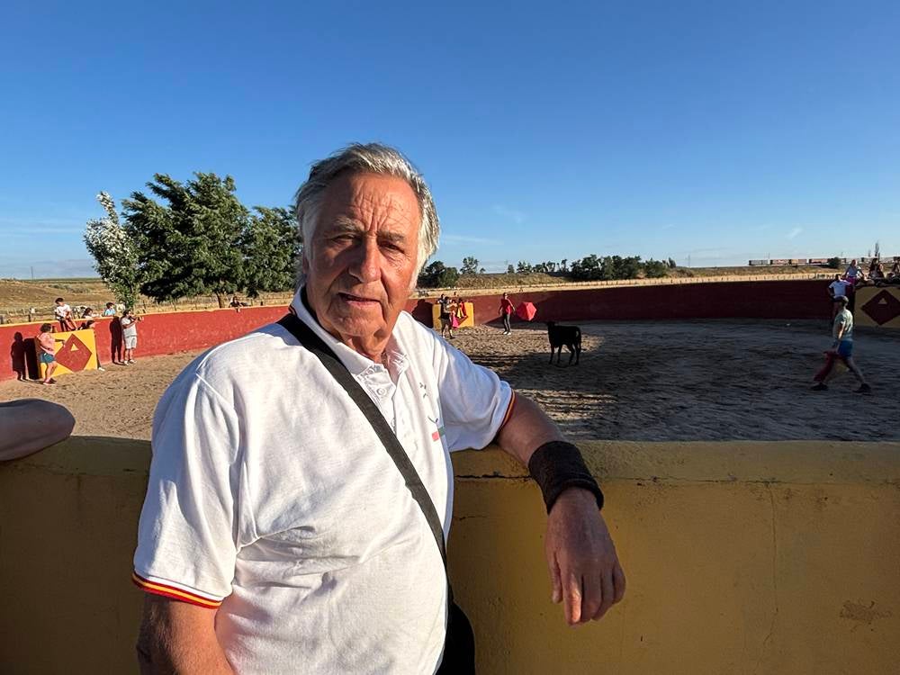 Una soleada tarde taurina compartida entre los vecinos de Palaciosrubios