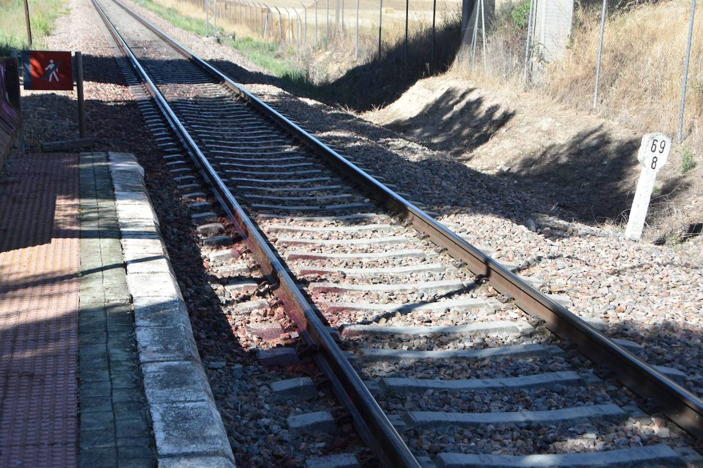 Conmoción en Moriscos tras la tragedia en el apeadero del pueblo