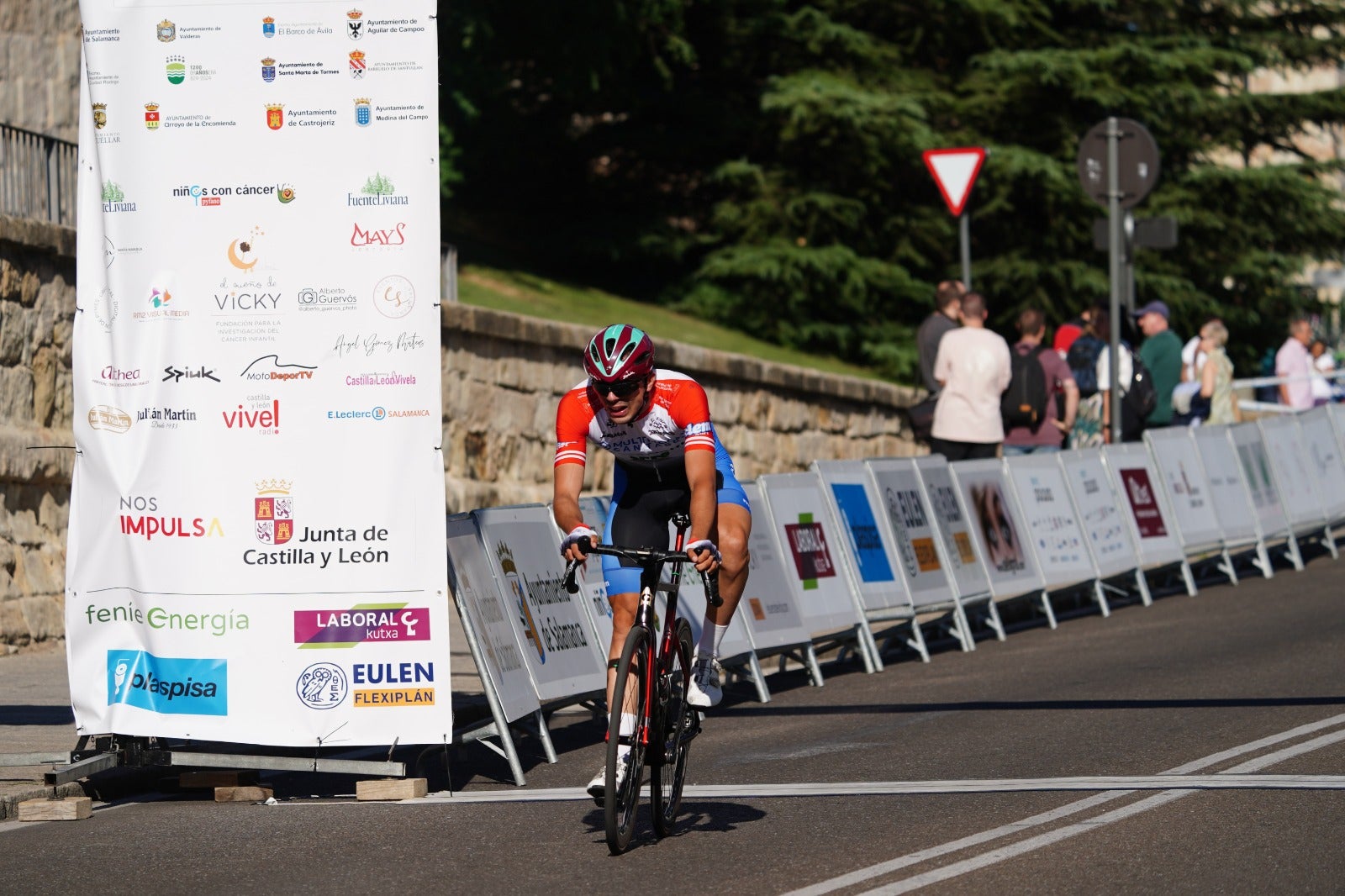 José María Martín (Extremadura-Pebetero) gana la contrarreloj de Salamanca