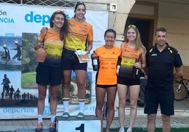 Podio de la prueba con las atletas del equipo charro en Dueñas.