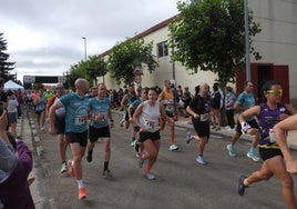 Los corredores inician la Carrera Solidaria ‘San Pedreja’