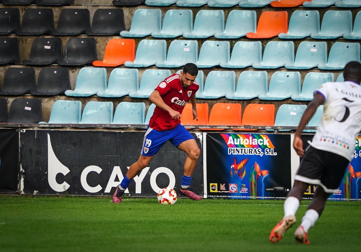Alex Pachón en un encuentro del pasado curso con la camiseta del Bergantiños FC