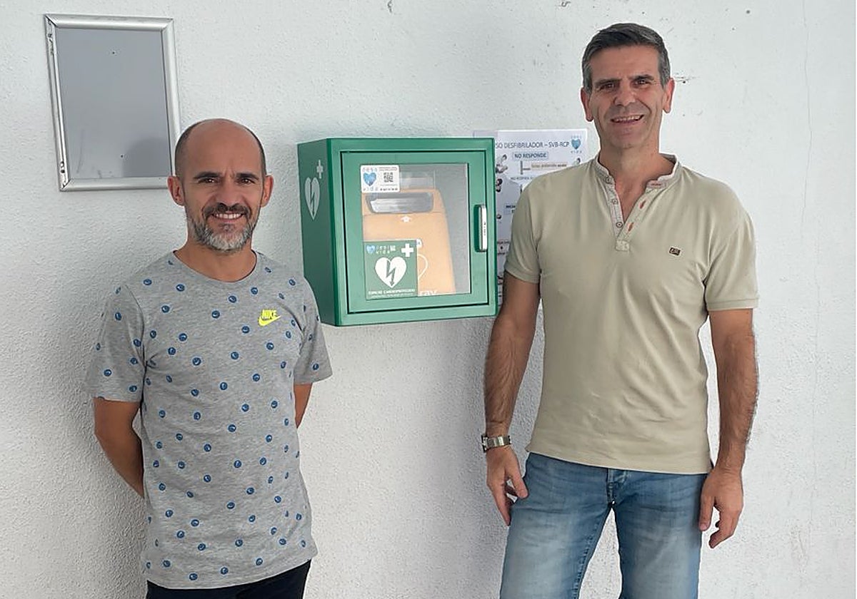 El Ayuntamiento de Peñaranda instala un desfibrilador en el polideportivo municipal