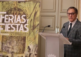 Carlos García Carbayo durante la presentación de las actividades. ALMEIDA