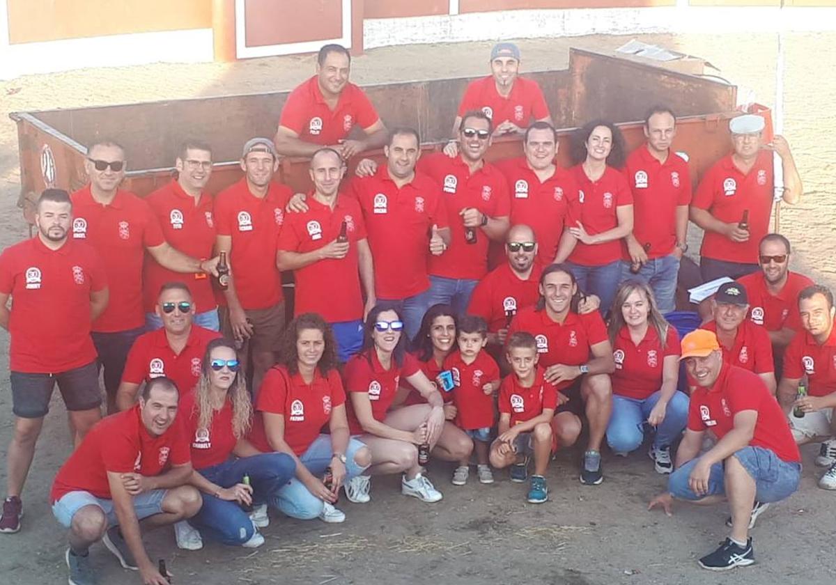 Integrantes de la peña 'Los Diablos' en Saelices el Chico