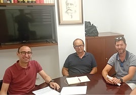 Un momento de la reunión de David Serrada con los representantes sindicales.