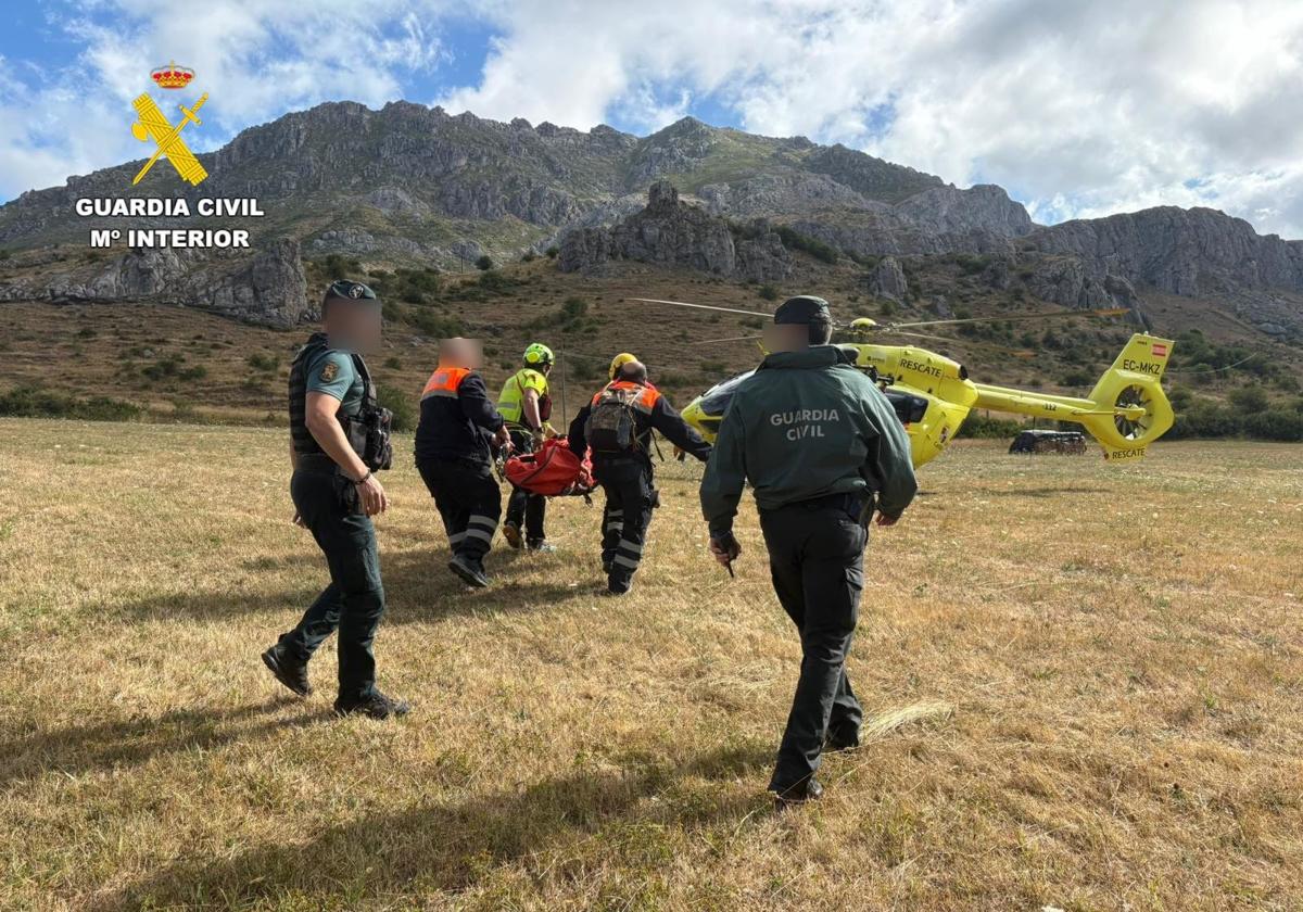 Imagen de los agentes de la Guardia Civil en las labores de búsqueda.