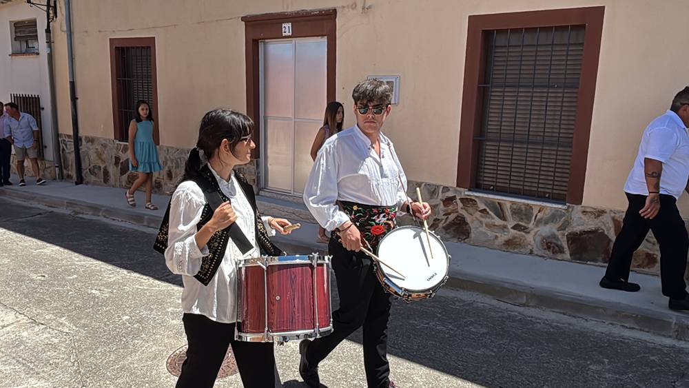 Música y alegría por el día grande en Santiago