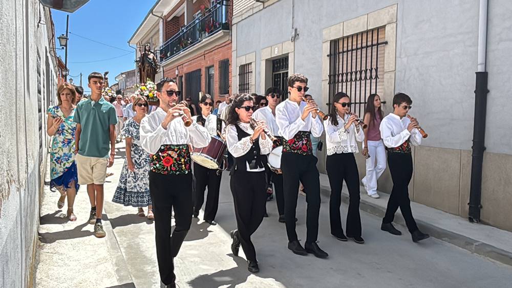 Música y alegría por el día grande en Santiago