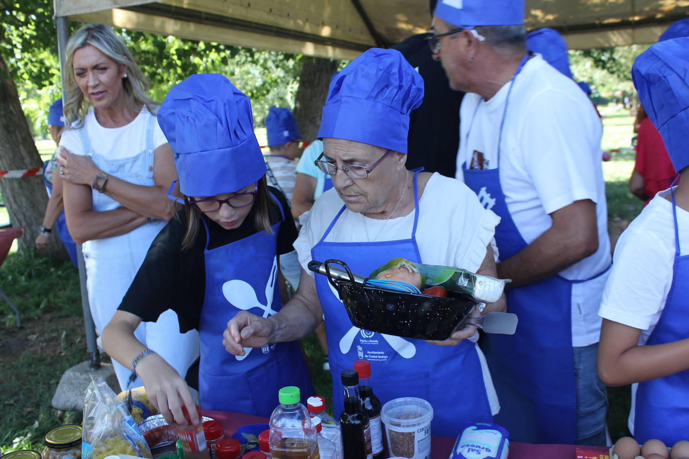 Abuelos y nietos, unidos por la cocina en Ciudad Rodrigo