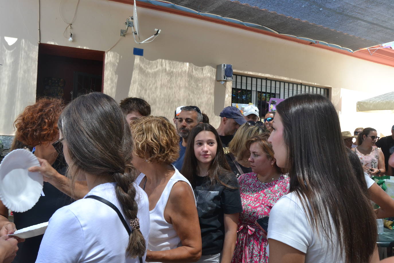 Rinconada riega con sangría y paella sus fiestas