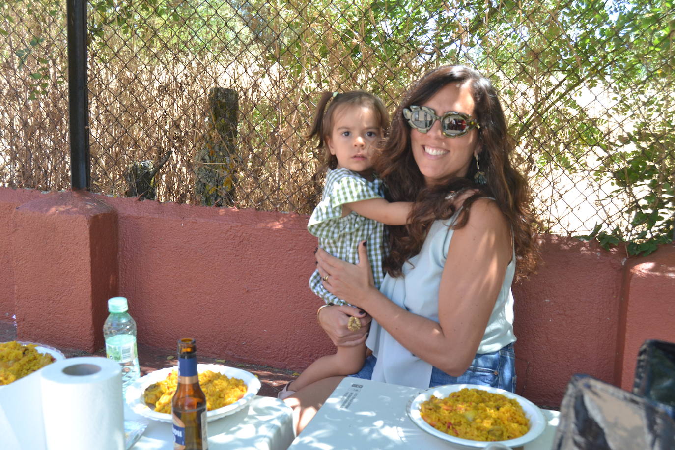 Rinconada riega con sangría y paella sus fiestas
