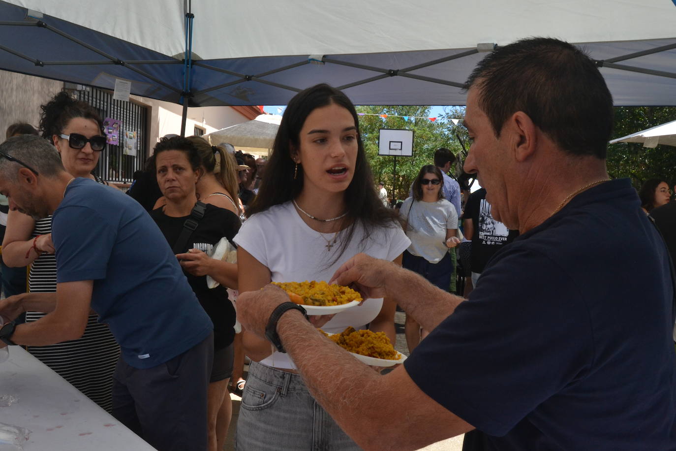 Rinconada riega con sangría y paella sus fiestas