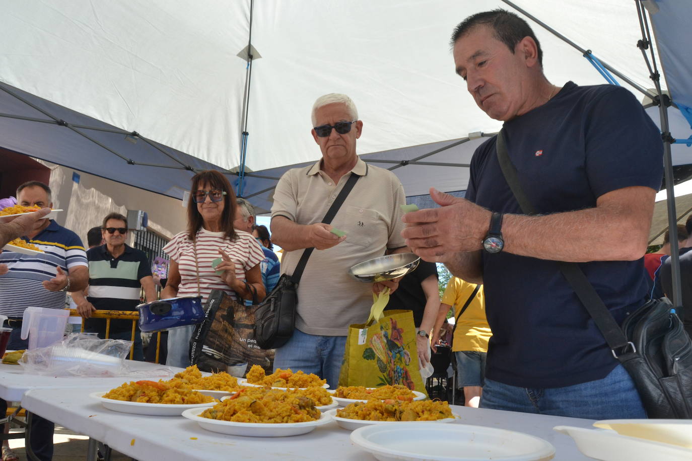 Rinconada riega con sangría y paella sus fiestas