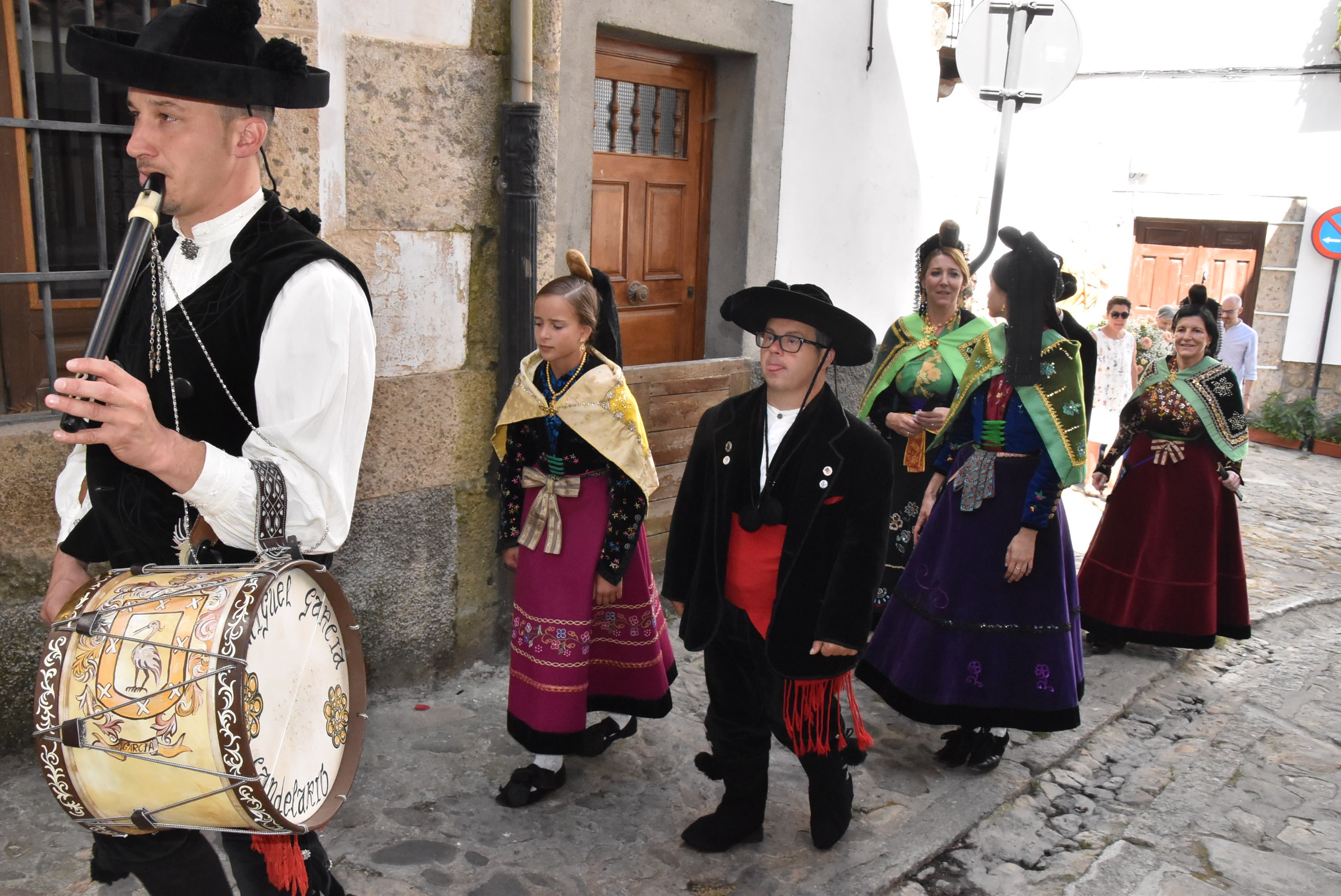 Santa Ana brilla en su día grande en Candelario