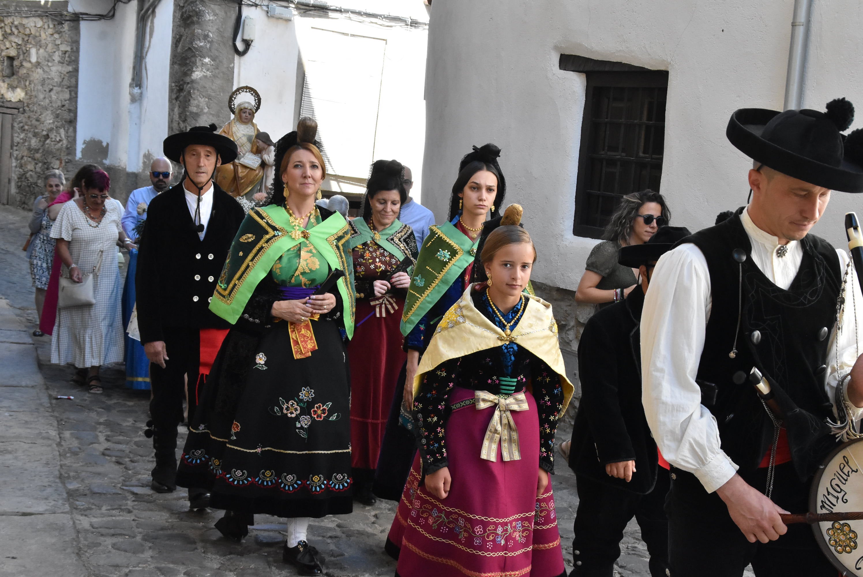 Santa Ana brilla en su día grande en Candelario