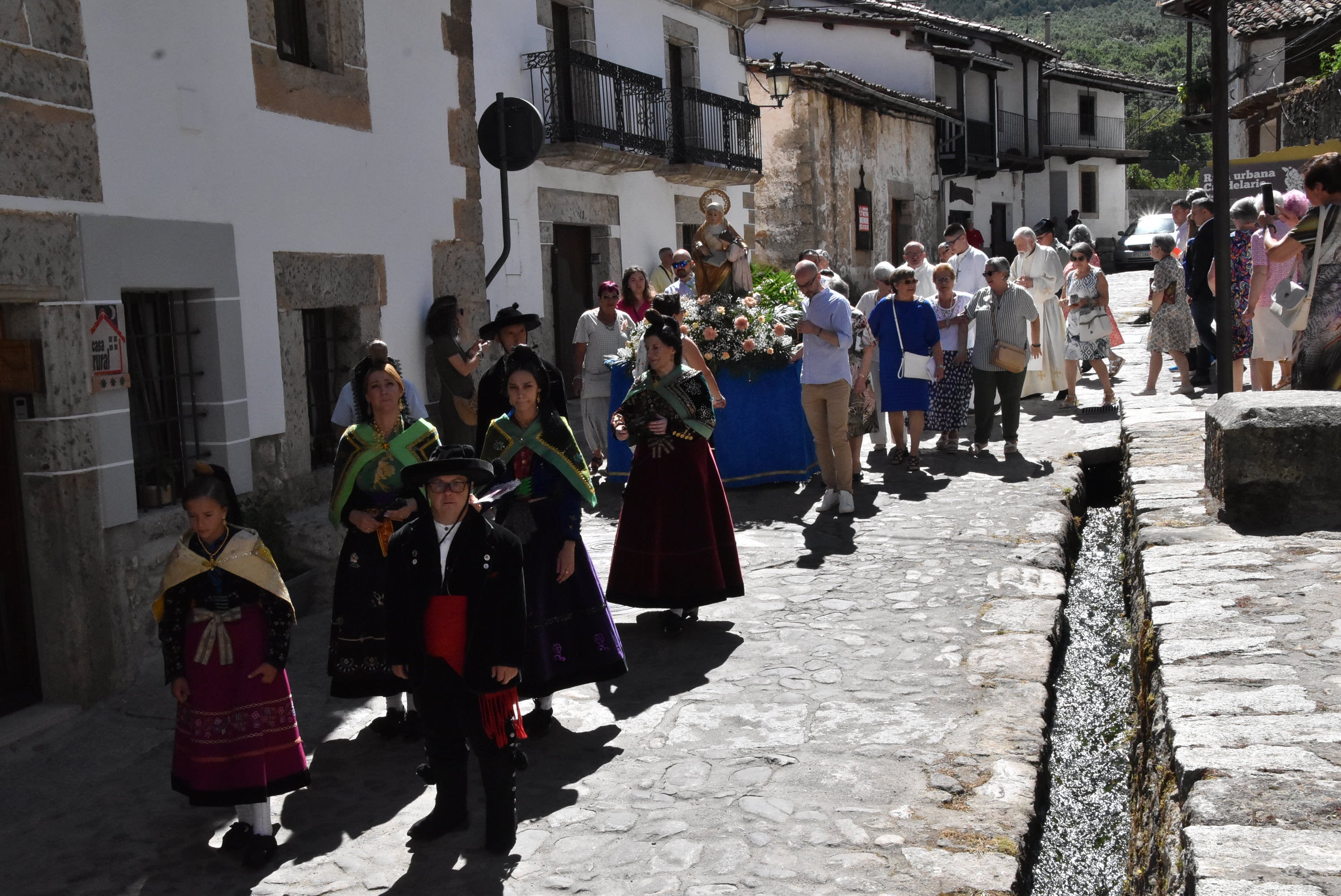 Santa Ana brilla en su día grande en Candelario