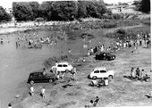 Ningún problema en llevar el coche hasta la orilla del río: los años 60.