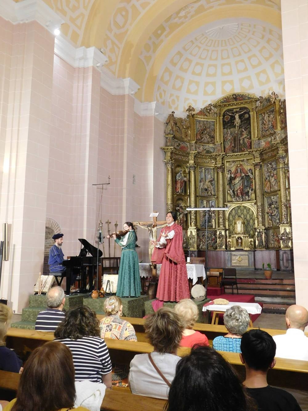 Como un guante, “Arcos y Ecos” en la iglesia de Cantalapiedra