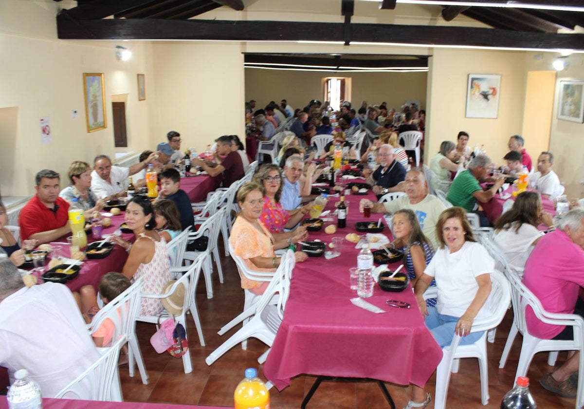 Frades de la Sierra disfruta de sus fiestas con buen sabor