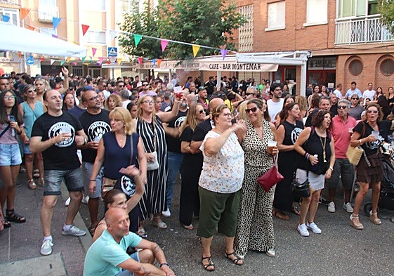 Cientos de personas disfrutando del tardeo en Santa Marta