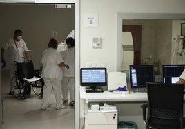 Personal sanitario en las instalaciones del Hospital.