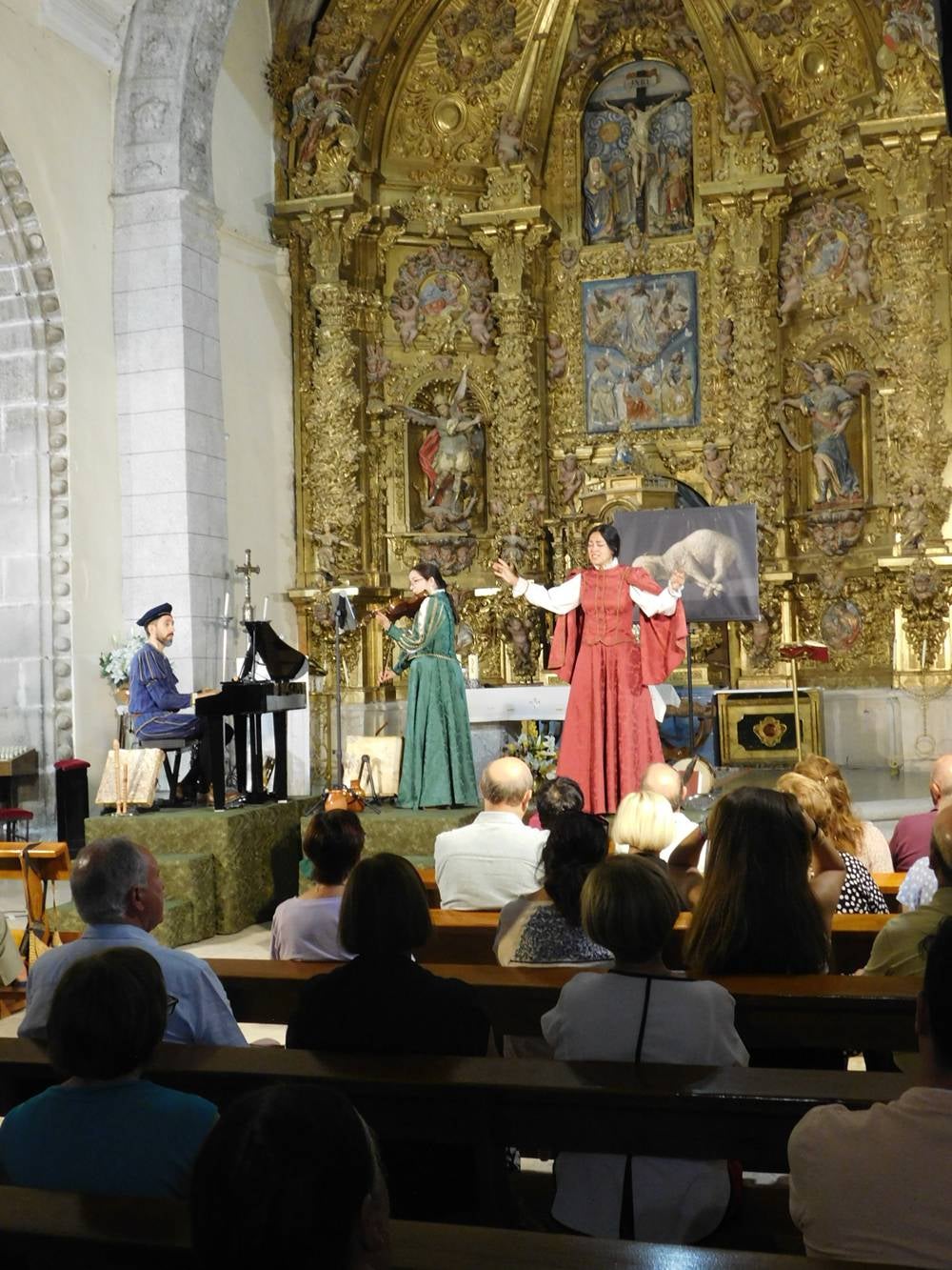“Arcos y Ecos” llenó de energía la iglesia de Rágama