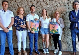 Rubén Martín, Purificación Pozo, Javier Hernández, Alicia Majada, Maite Crego y Luis Francisco Martín, esta mañana de martes en el Ayuntamiento de Béjar.