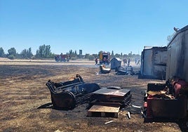 Así han quedado las casetas de las peñas de Santa Marta afectadas por el incendio