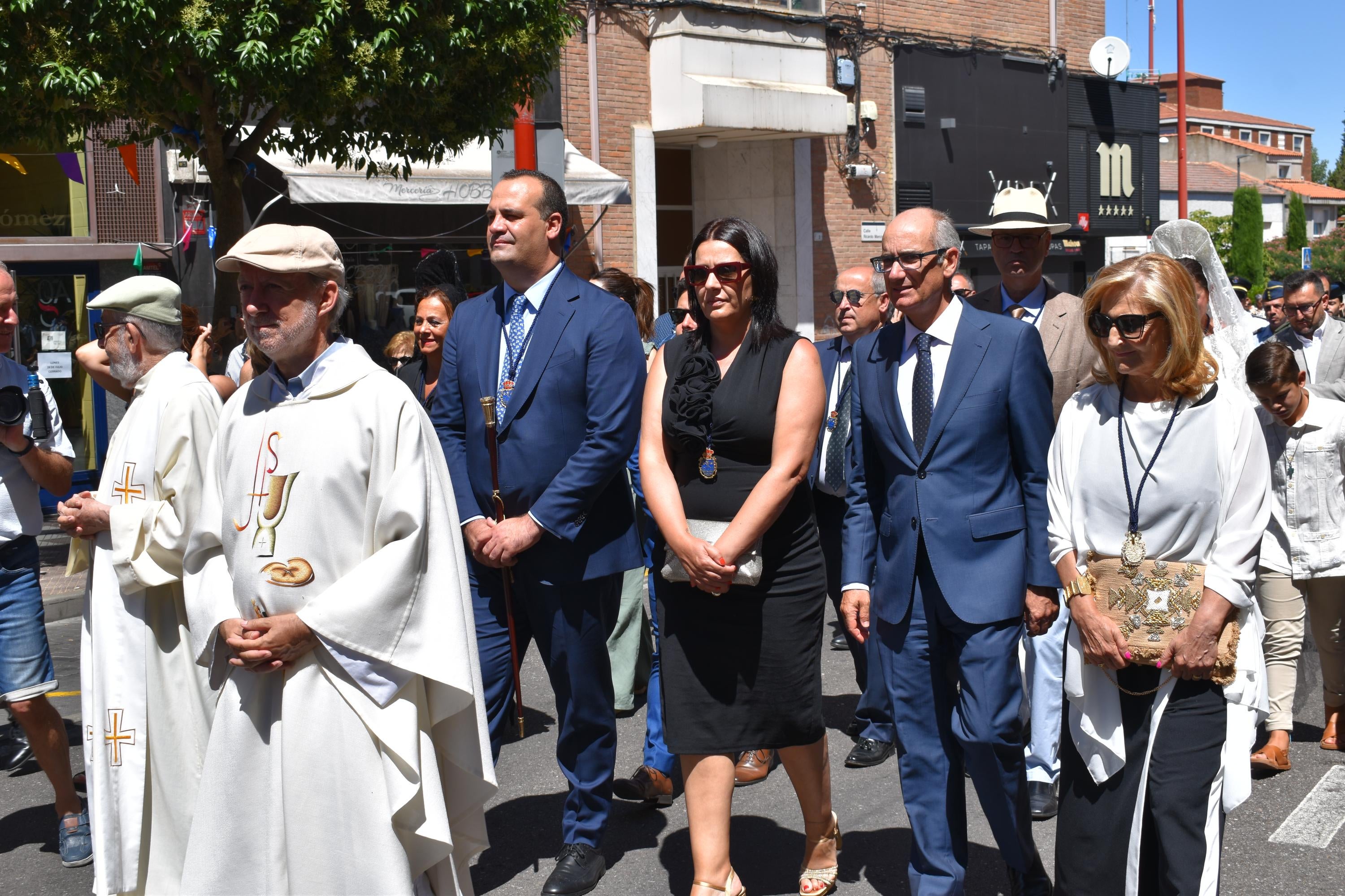Santa Marta honra a su patrona entre música y mantillas