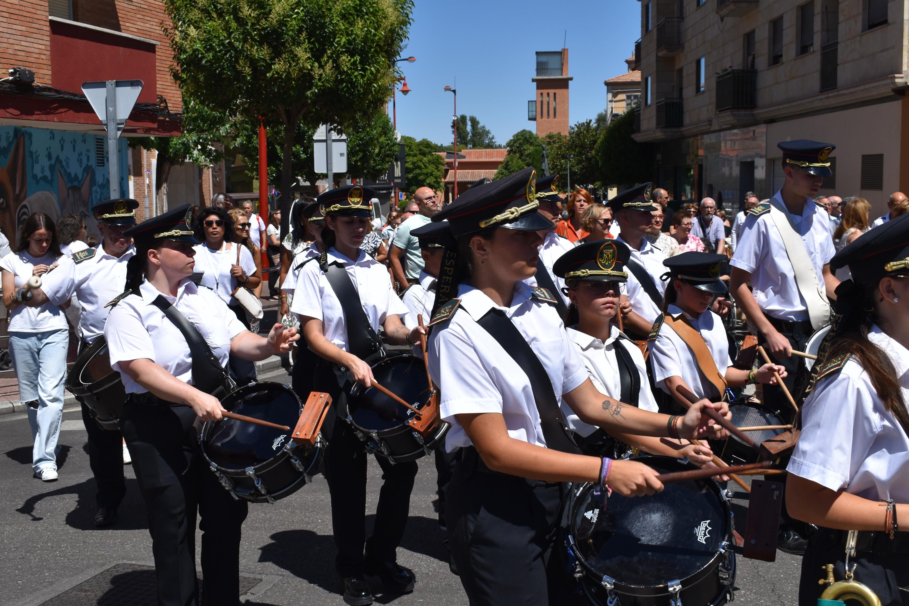 Santa Marta honra a su patrona entre música y mantillas