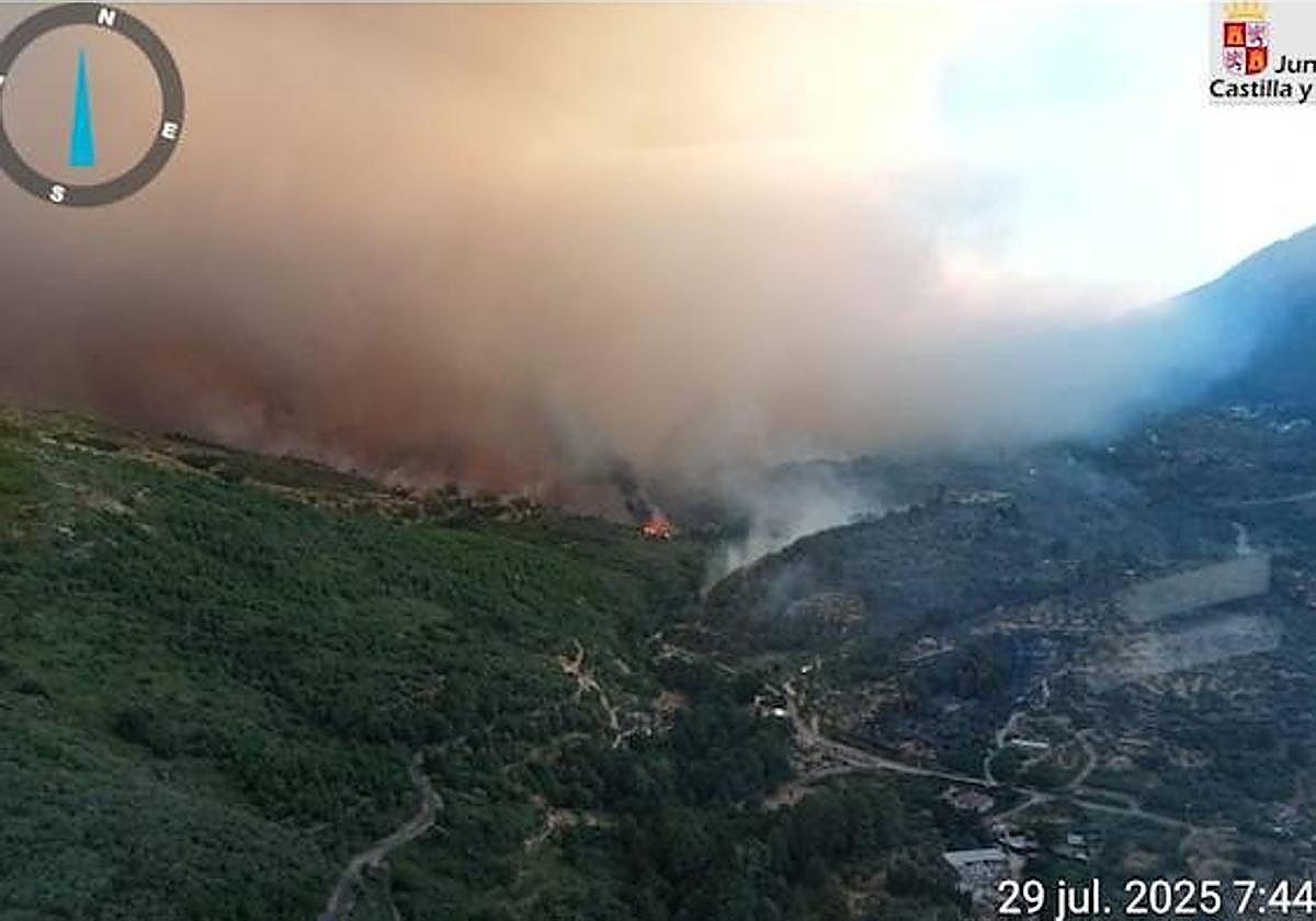 Muere un bombero forestal cuando acudía a las labores de extinción del incendio de Ávila