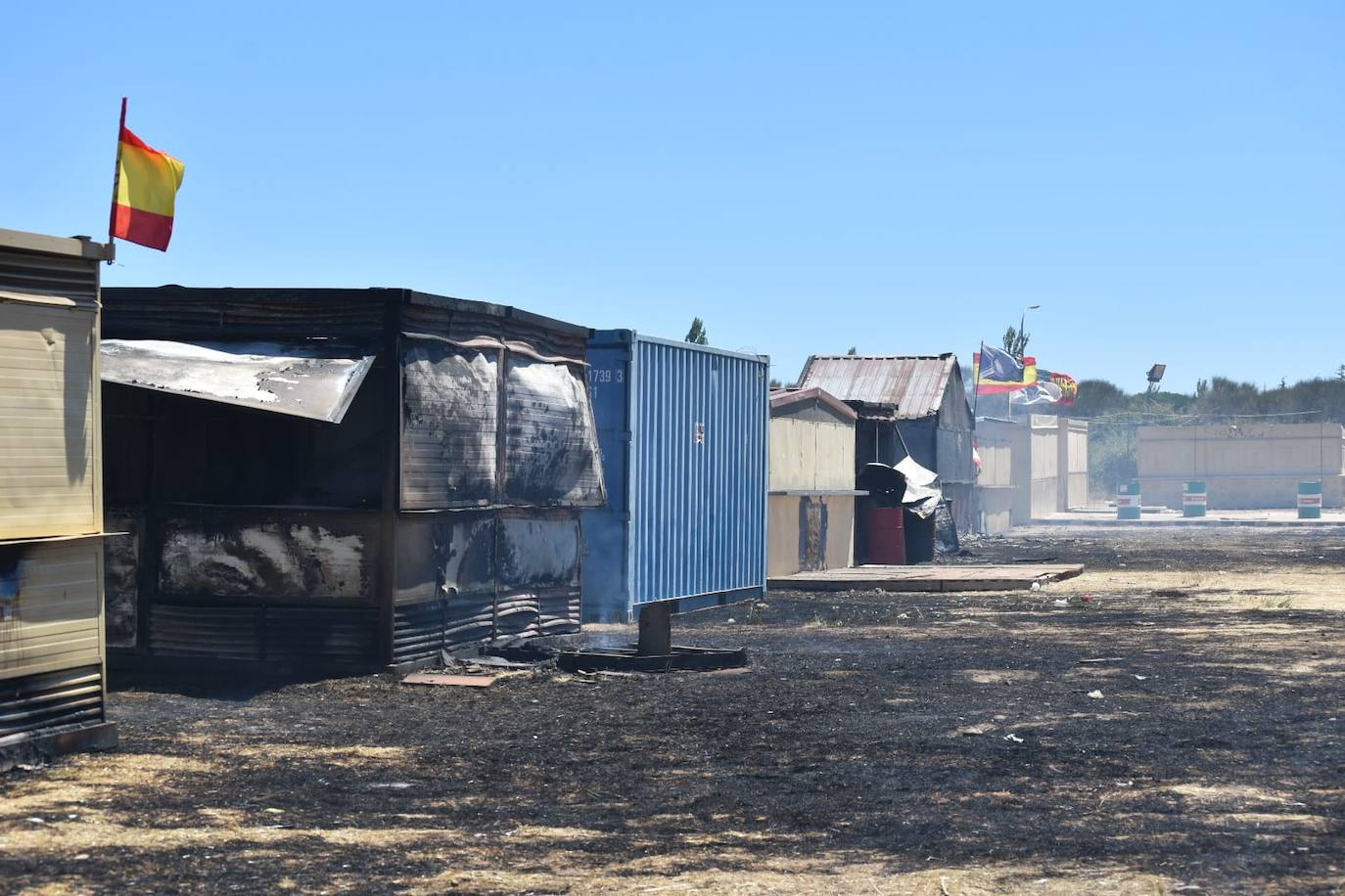 Así han quedado las casetas de las peñas de Santa Marta afectadas por el incendio