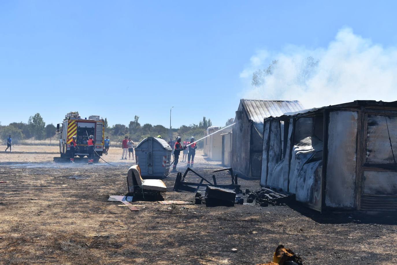 Así han quedado las casetas de las peñas de Santa Marta afectadas por el incendio