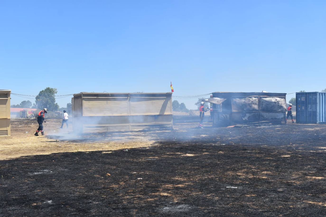 Así han quedado las casetas de las peñas de Santa Marta afectadas por el incendio
