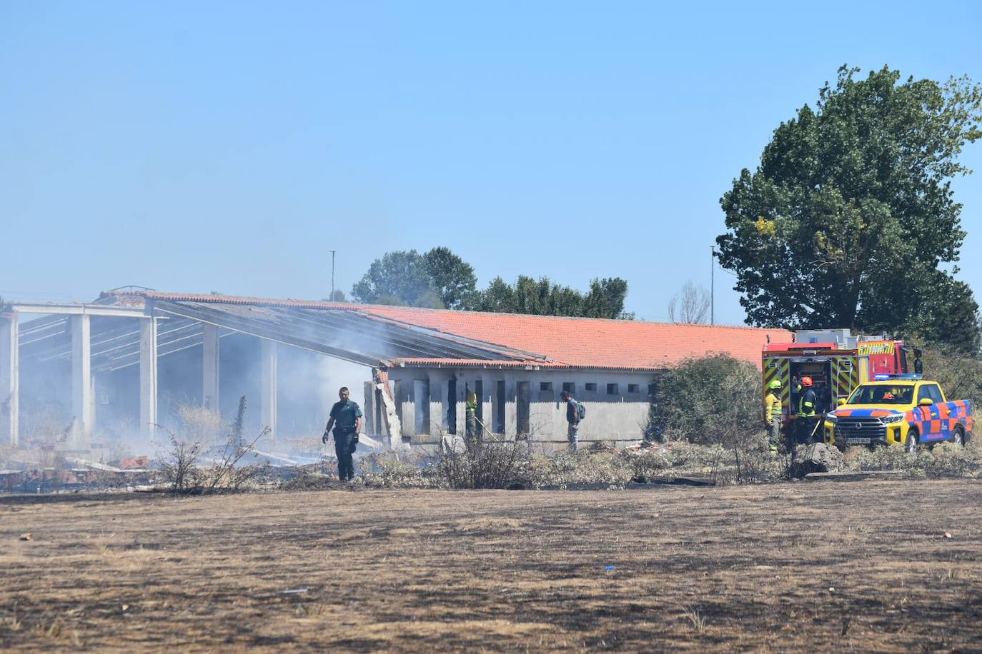 Así han quedado las casetas de las peñas de Santa Marta afectadas por el incendio