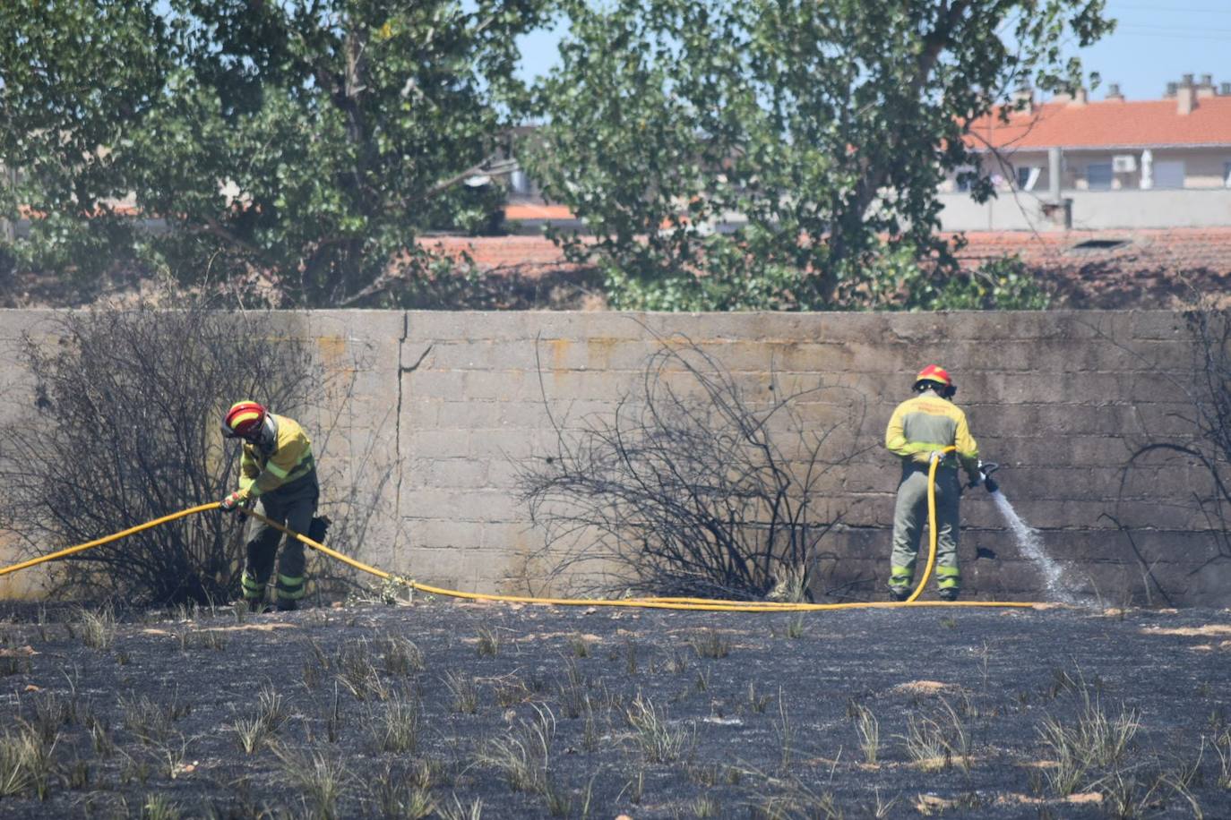 Así han quedado las casetas de las peñas de Santa Marta afectadas por el incendio