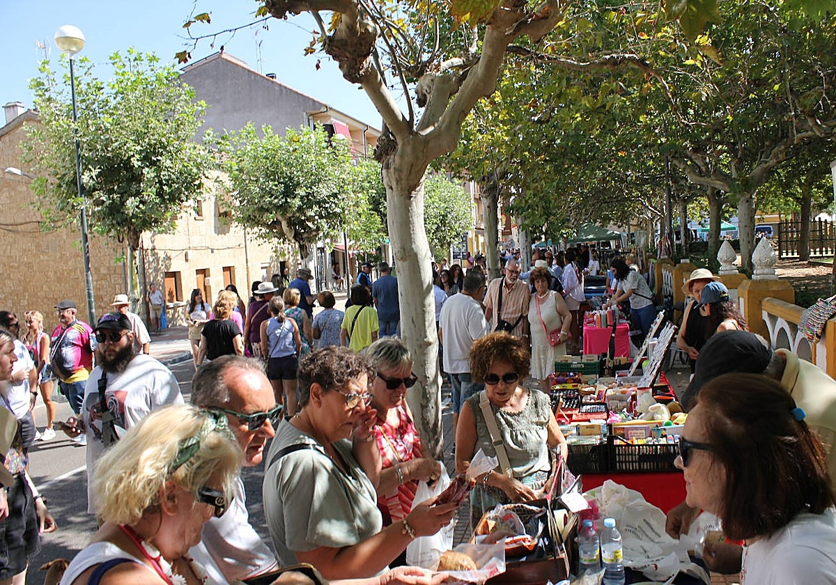 Stands en la zona de La Glorieta en el Martes Chico del año pasado.