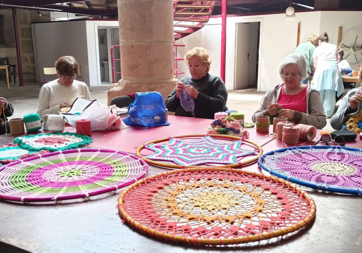Artesanía, gastronomía y noche a la luz de las velas en un San Felices de los Gallegos arropado por mandalas