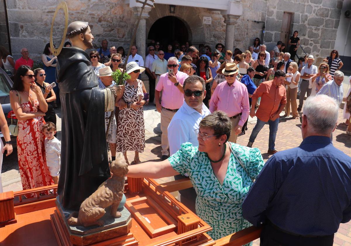 Ofertorio en honor de Santo Domingo de Guzmán a la salida de misa del 4 de agosto.