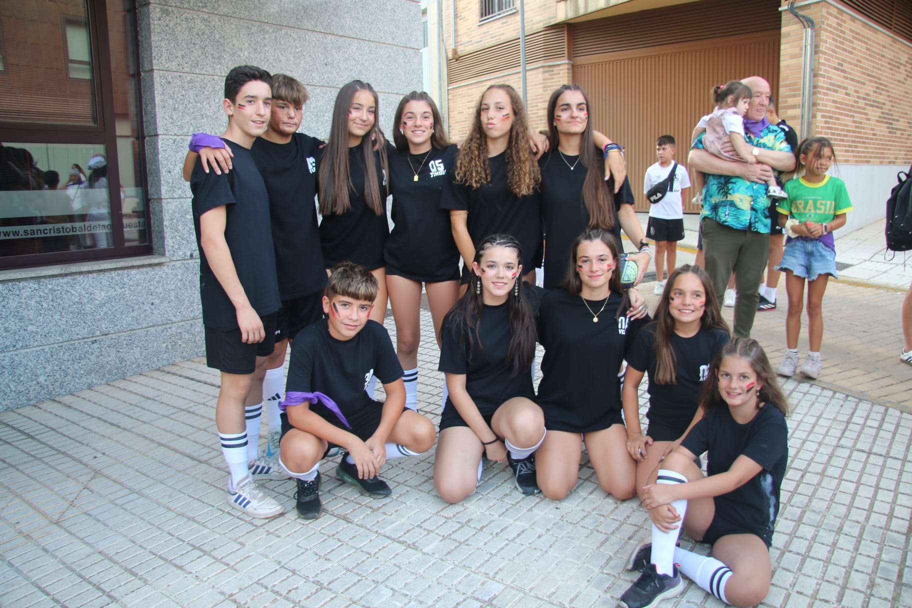 Mil pañoletas, pregón y disfraces en la fiesta de San Cristóbal de la Cuesta