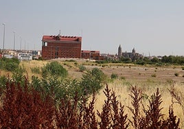 Parcela donde se habilitarán las nuevas plazas de aparcamiento en el barrio de El Zurguén.