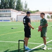 Oriol Riera charla con Jan Encuentra tras la sesión de este viernes.