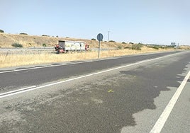 El lugar del atropello mortal, en el kilómetro 388 de la A-66, en Guijuelo.